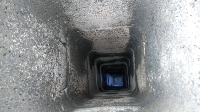 Canna fumaria in blocchetti di cemento vista dall’interno