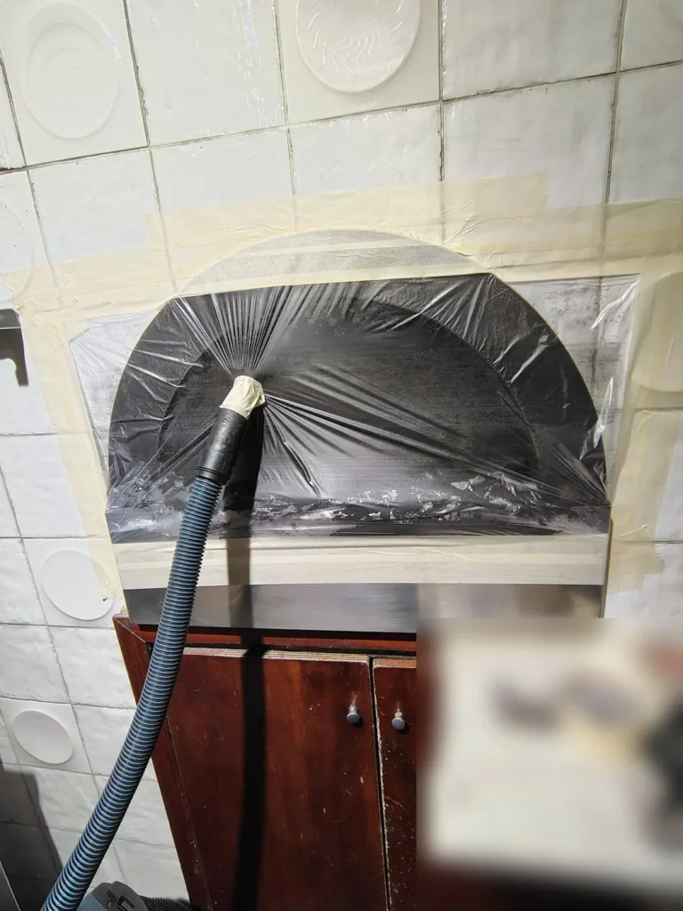 Forno sigillato con telo e aspiratore