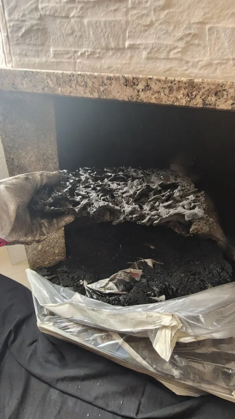 Fuliggine gonfiata dopo un incendio della canna fumaria