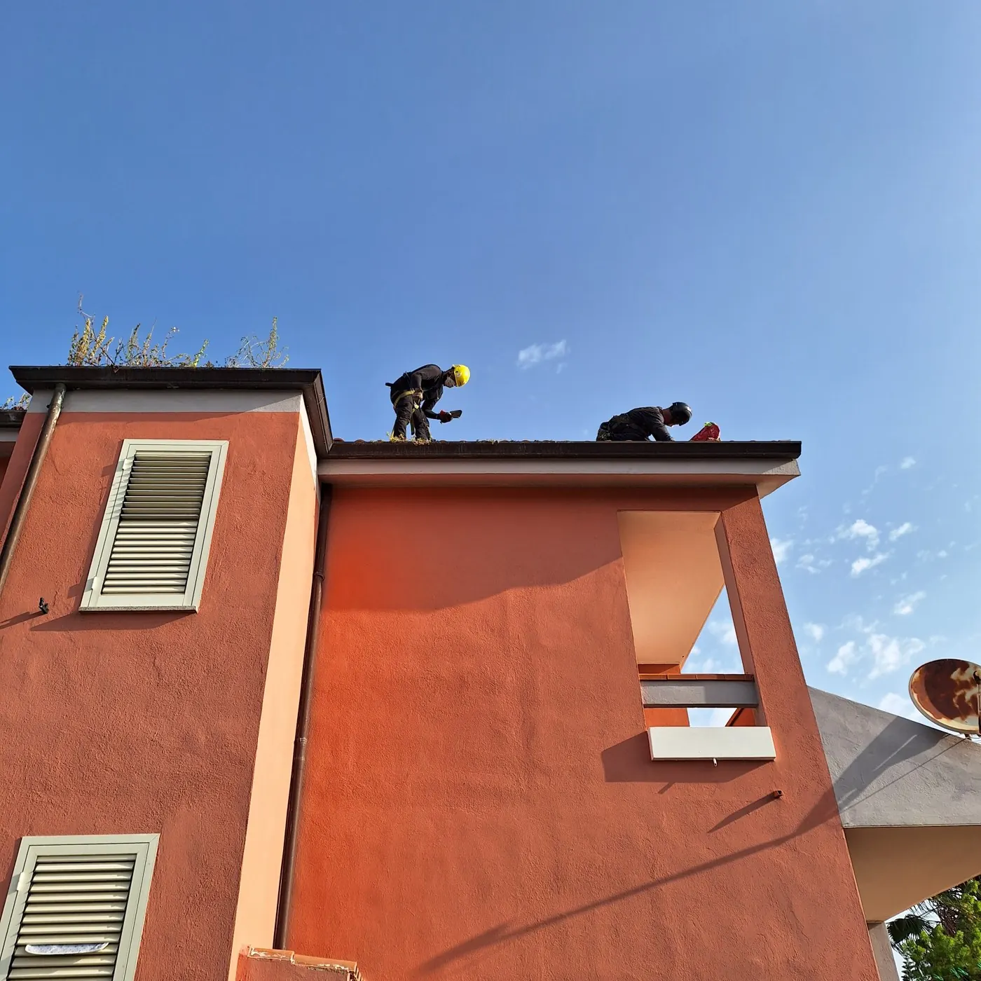 Pulizia delle grondaie sul tetto