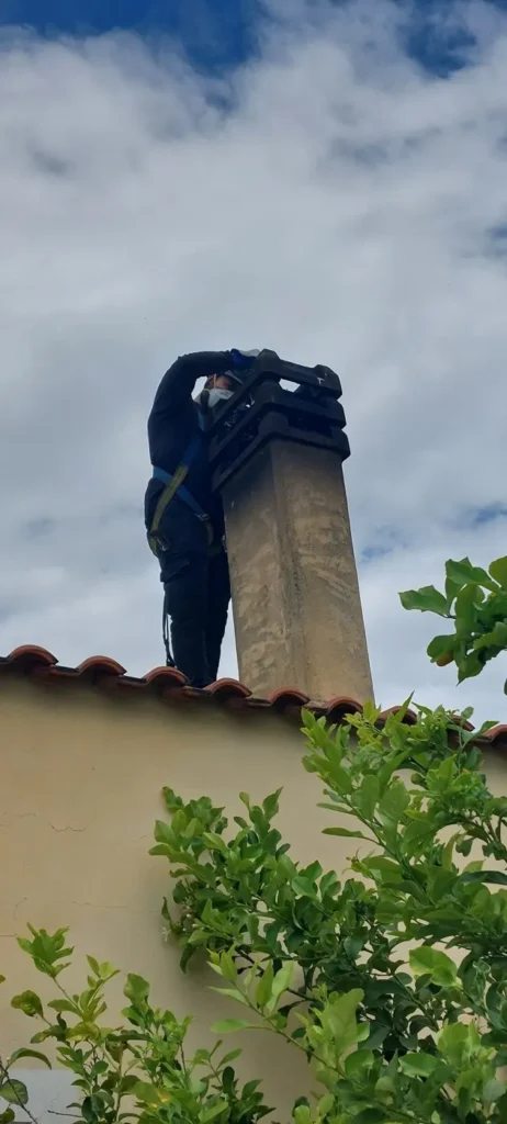 Al lavoro sul comignolo